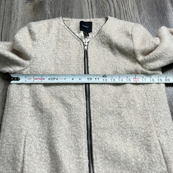 Forever 21 Women’s Juniors Cream and Black Zip Up Felt Jacket, size medium - Picture 8 of 13